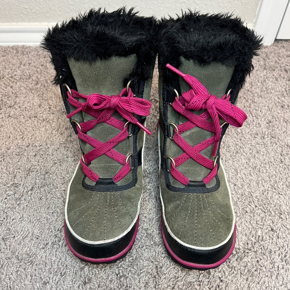 Sorel women’s Tivoli II faux fur lined waterproof booties size 6.5